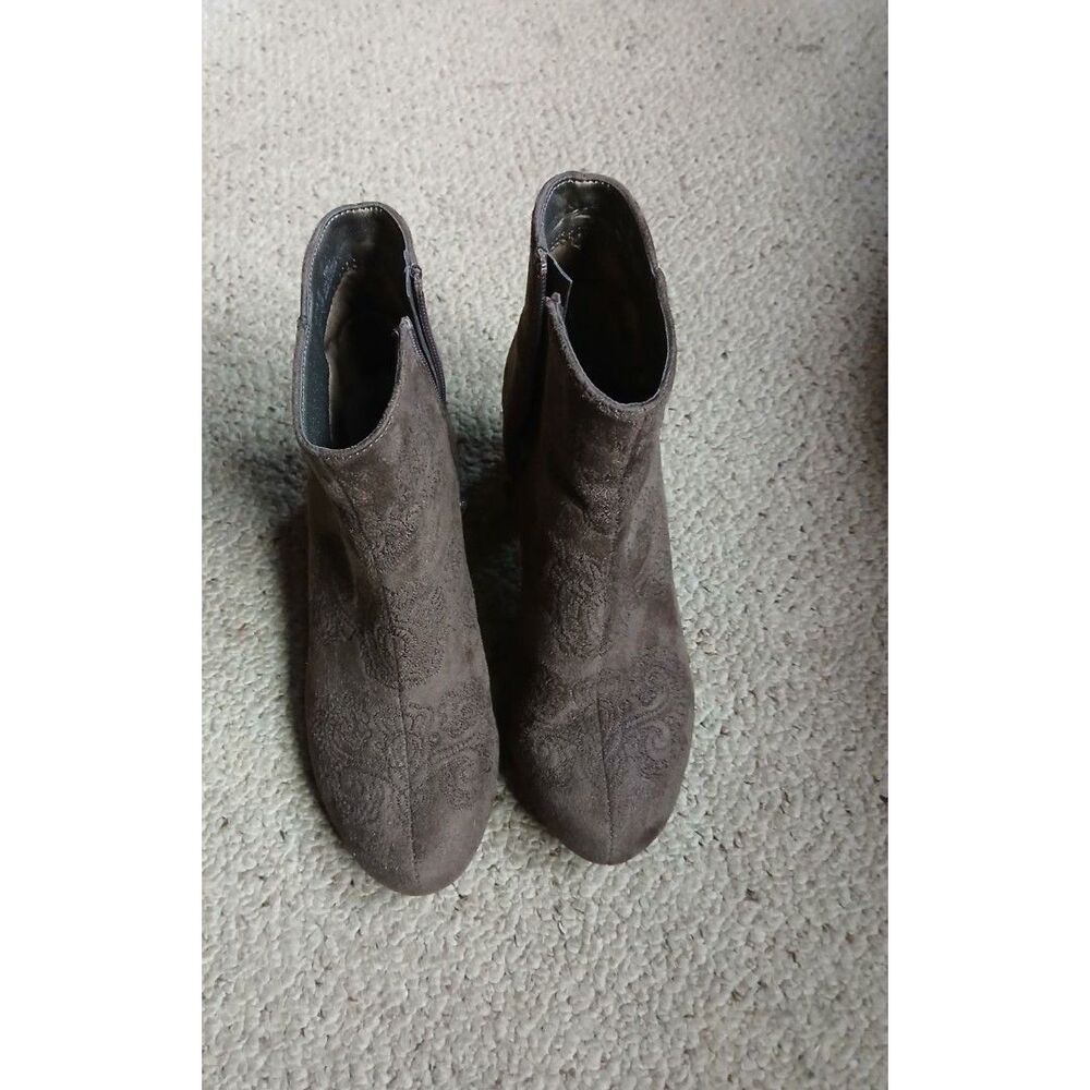 Women’s Aomo Love Textured Brown Suede Side Zip Ankle Boots Size 9 Pre-owned